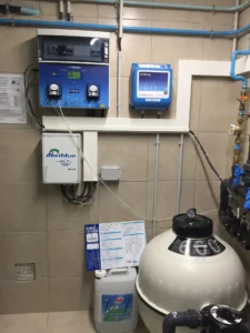 Local technique piscine avec système de filtration