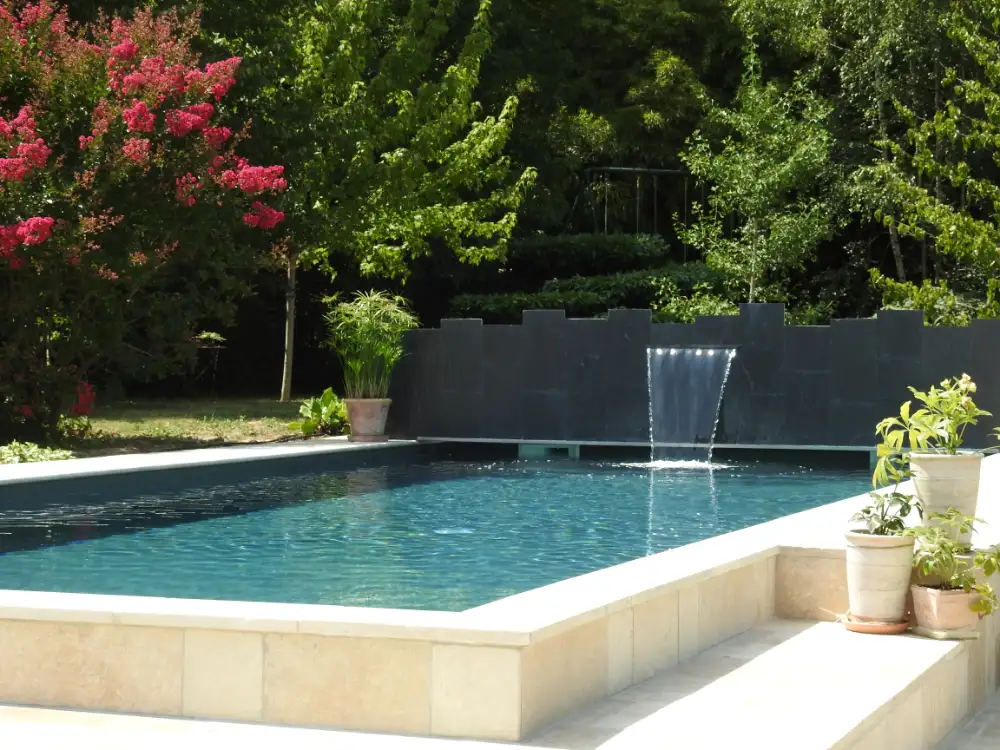 piscine-avec-fontaine-hydrobulles