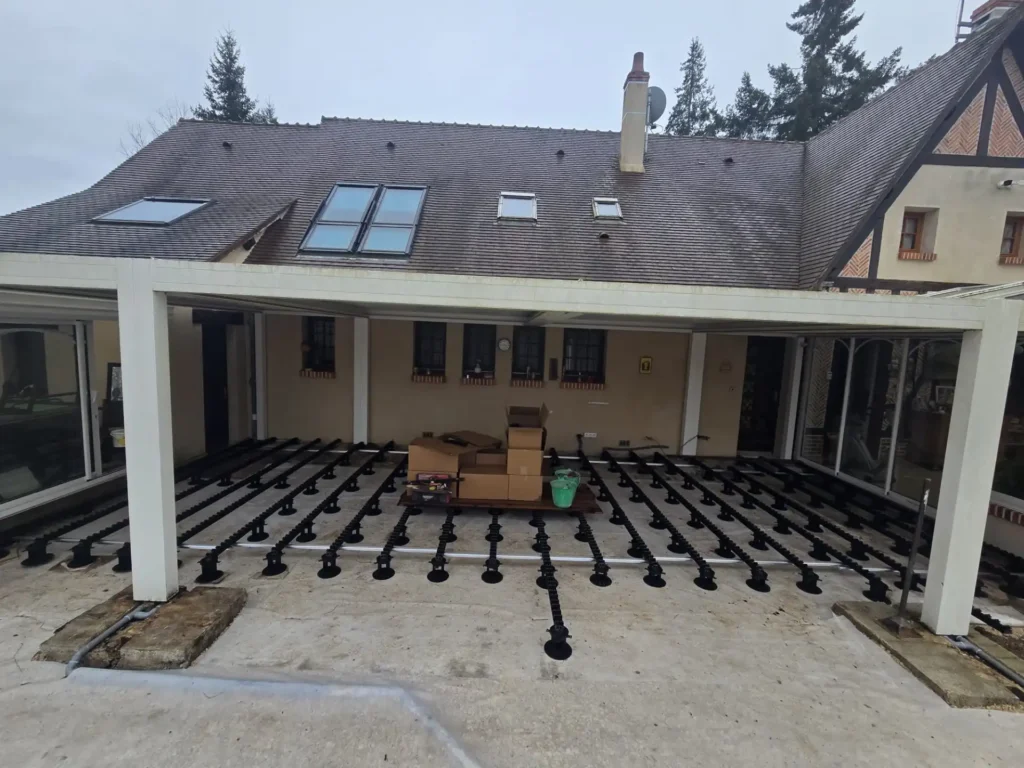 Terrasse en rénovation avec plots réglables