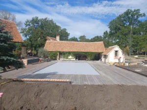 Maison de campagne avec terrasse et piscine couverte